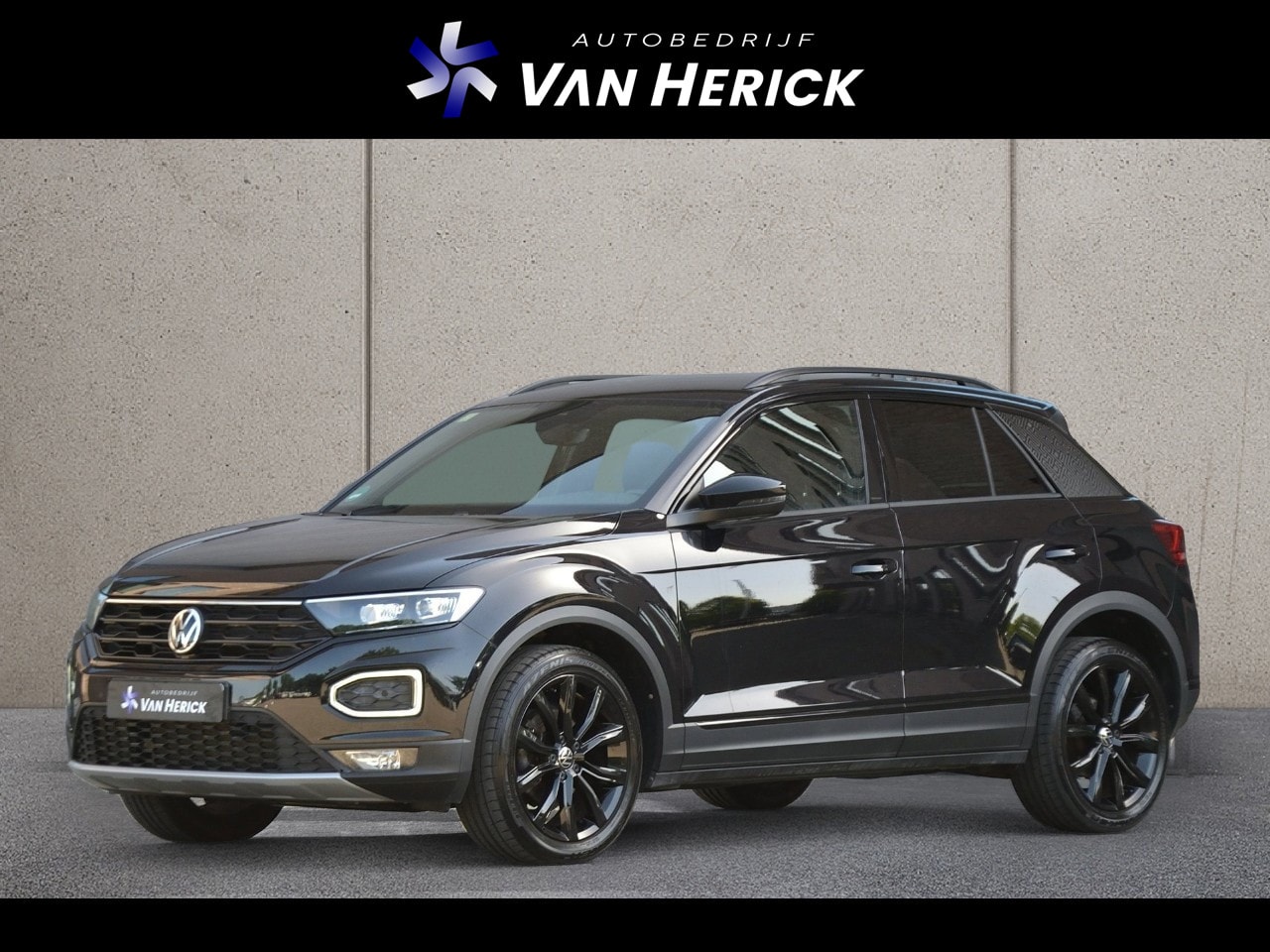 Volkswagen T-Roc - 1.5 TSI Sport 150PK Automaat | Black Style | Winterpakket | Achteruitrijcamera - AutoWereld.nl