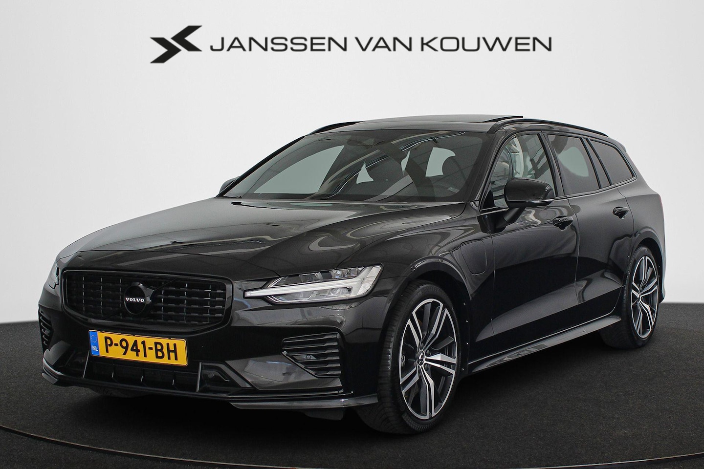 Volvo V60 - 2.0 T6 Recharge AWD R-Design Panoramadak 19" Achteruitrijcamera - AutoWereld.nl
