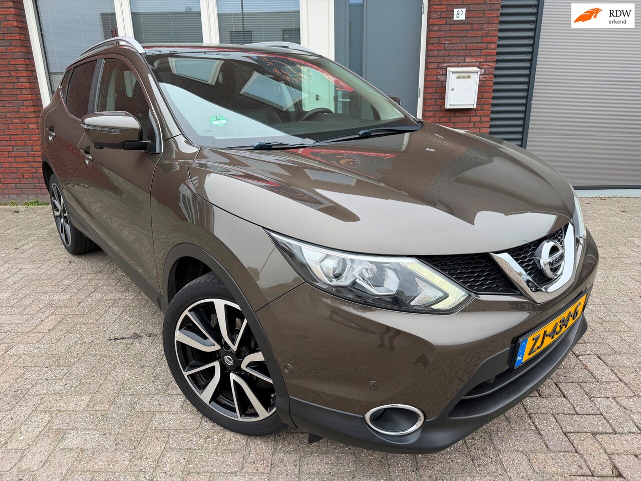 Nissan Qashqai - 1.2 Tekna / Navi / Pano / Leder / Camera / PDC - AutoWereld.nl
