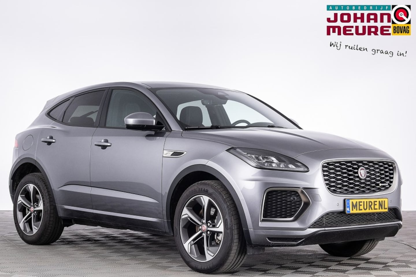 Jaguar E-Pace - 1.5 P300e AWD R-Dynamic S | PANORAMADAK | LEDER | EL. Stoelen | Trekhaak . - AutoWereld.nl
