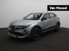 Alfa Romeo Junior - 1.2 Turbo Hybrid Ibrida | Parkeersensoren | Apple Carplay |