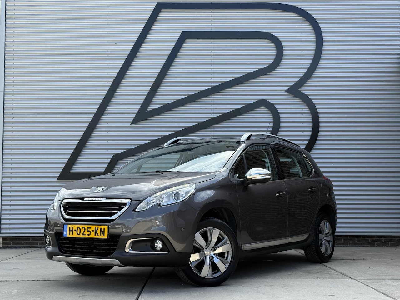 Peugeot 2008 - 1.2 PureTech Allure 2e Eigenaar|Navi|Trekhaak|Clima|Cruise|PDC V+A|APK tot 04-2027 - AutoWereld.nl