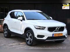 Volvo XC40 - 1.5 T3 Momentum Camera/Half-Leer/Parkeersensor v, a/Trekhaak uitklapbaar