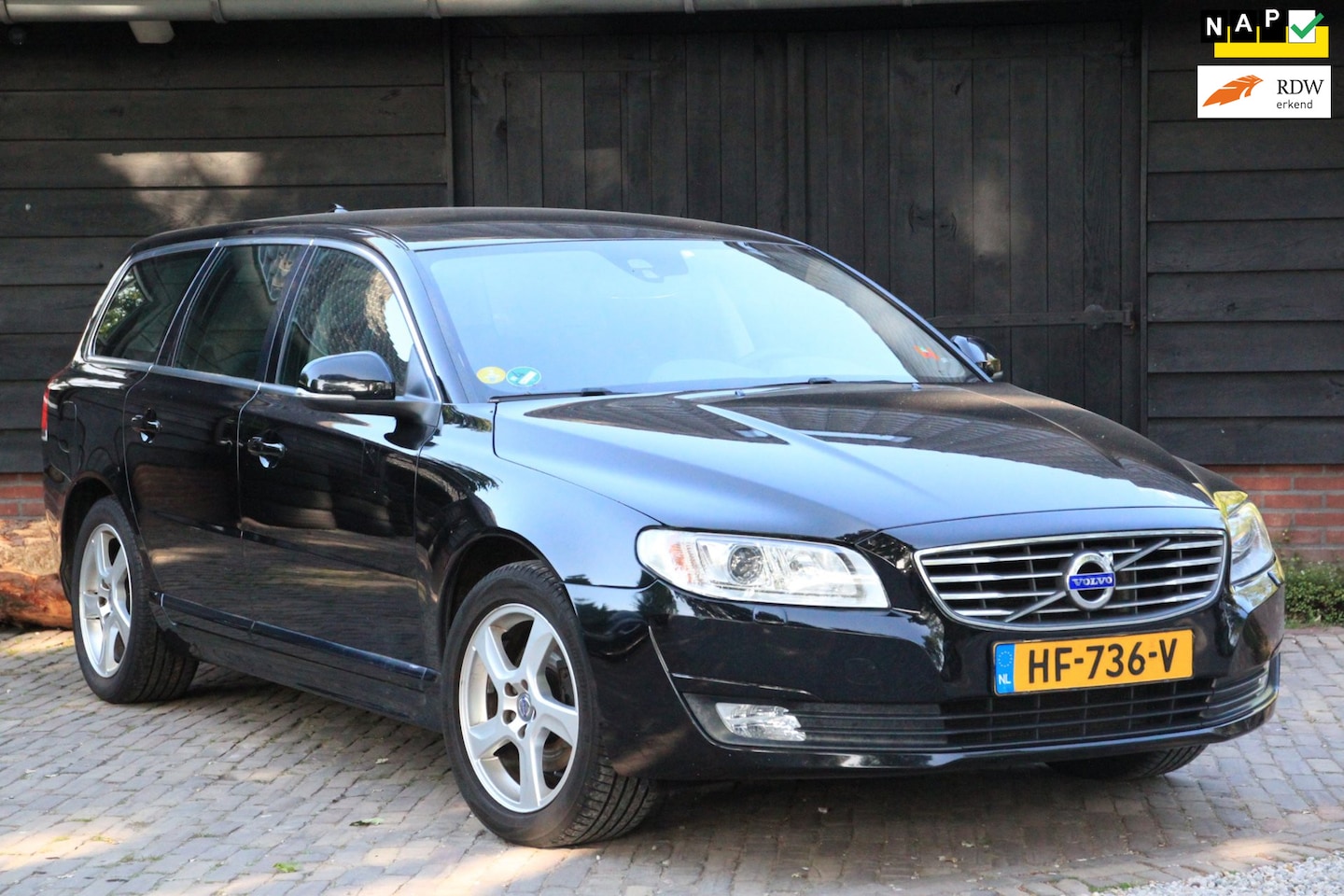 Volvo V70 - 2.0 D3 Classic Edition Xenon/Parkeersensor/Navigatie/Trekhaak - AutoWereld.nl