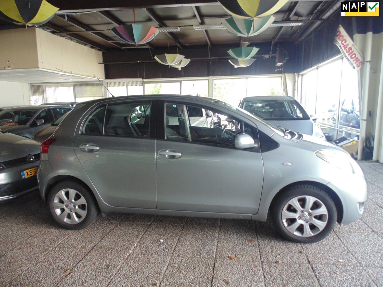 Toyota Yaris - 1.3 VVTi Aspiration MET AIRCO TREKHAAK - AutoWereld.nl