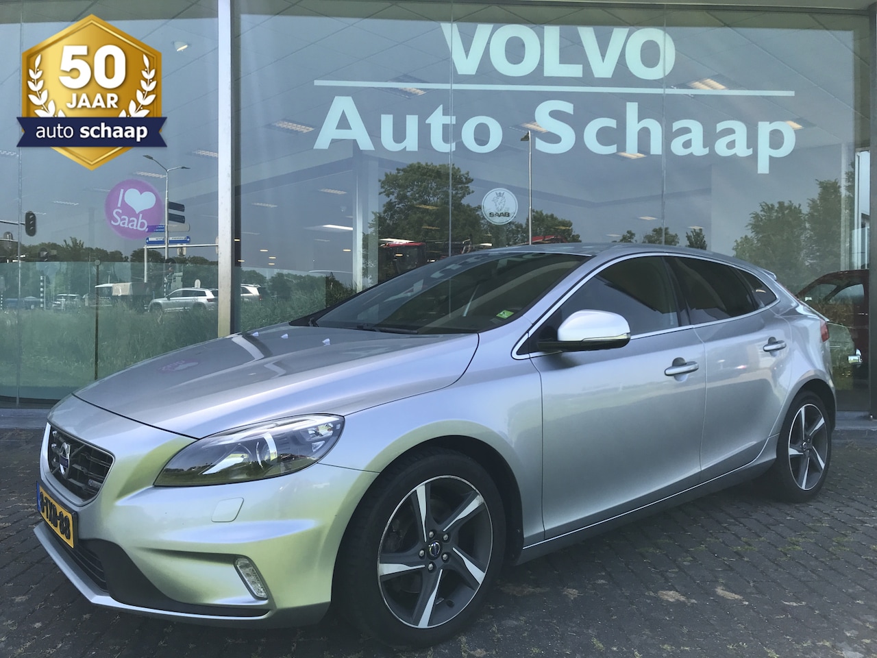 Volvo V40 - 1.6 T2 R-Design | Rijklaar incl garantie | Trekhaak afneembaar Navigatie Donker getint gla - AutoWereld.nl