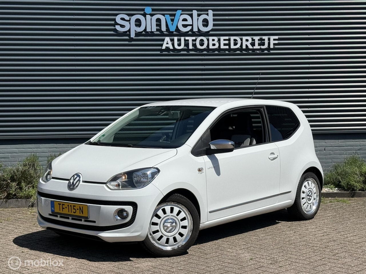 Volkswagen Up! - 1.0 high up! - Navi - Stoelverwarming - Pdc - AutoWereld.nl