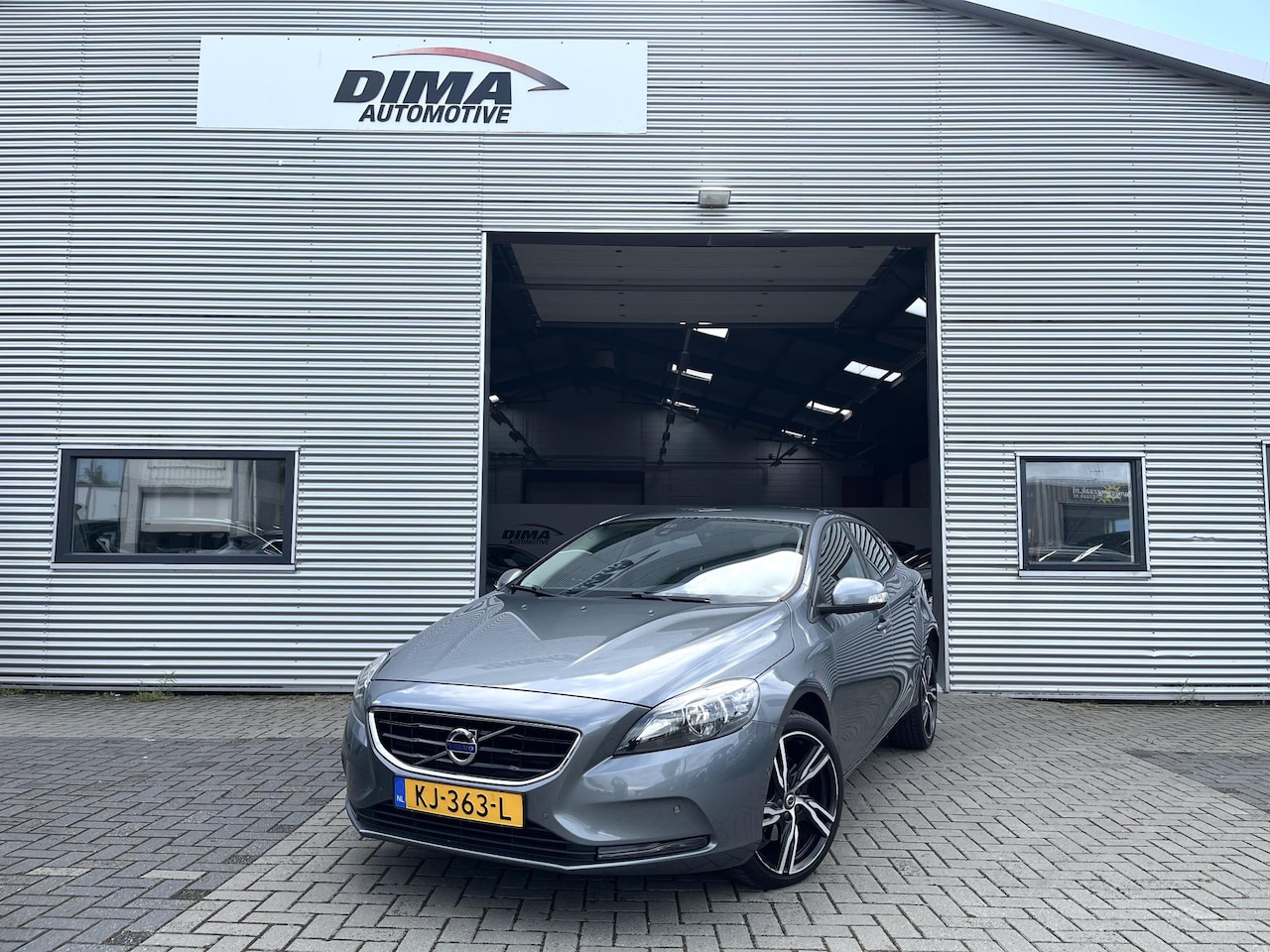 Volvo V40 - 2.0 T2 Nordic+ / Trekhaak / Navigate - AutoWereld.nl