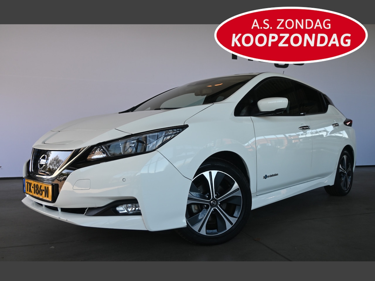 Nissan LEAF - N-Connecta 40 kWh Automaat Navigatie Stoelverwarming Goed Onderhouden! Inruil Mogelijk! - AutoWereld.nl