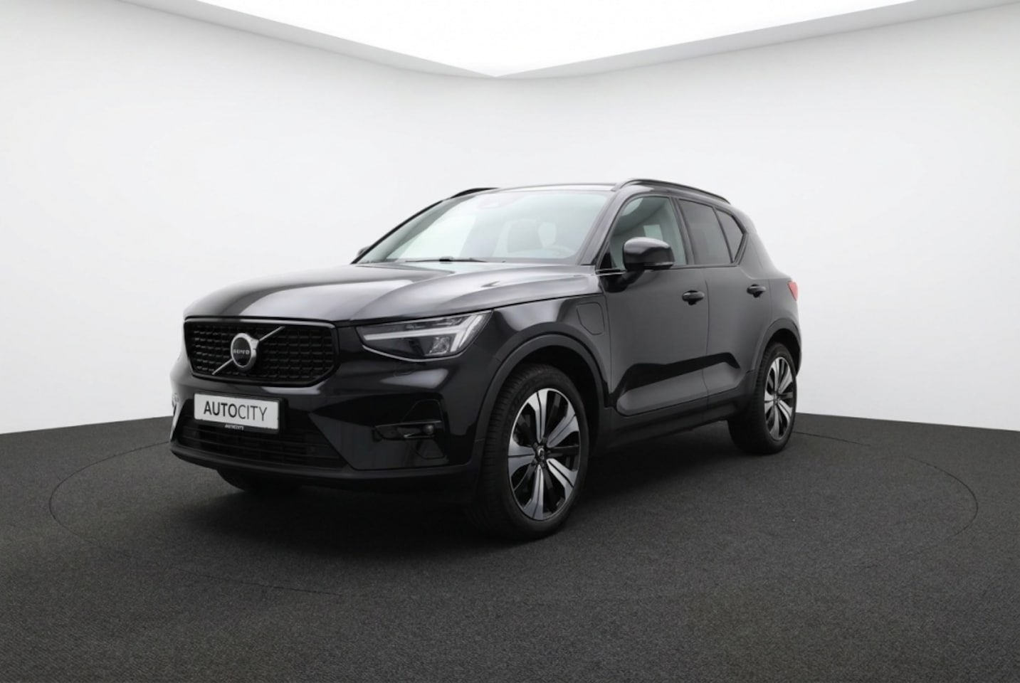 Volvo XC40 - Plus Dark T4 Recharge Plug-In Hybrid Harman l Memory l VOL OPTIE - AutoWereld.nl