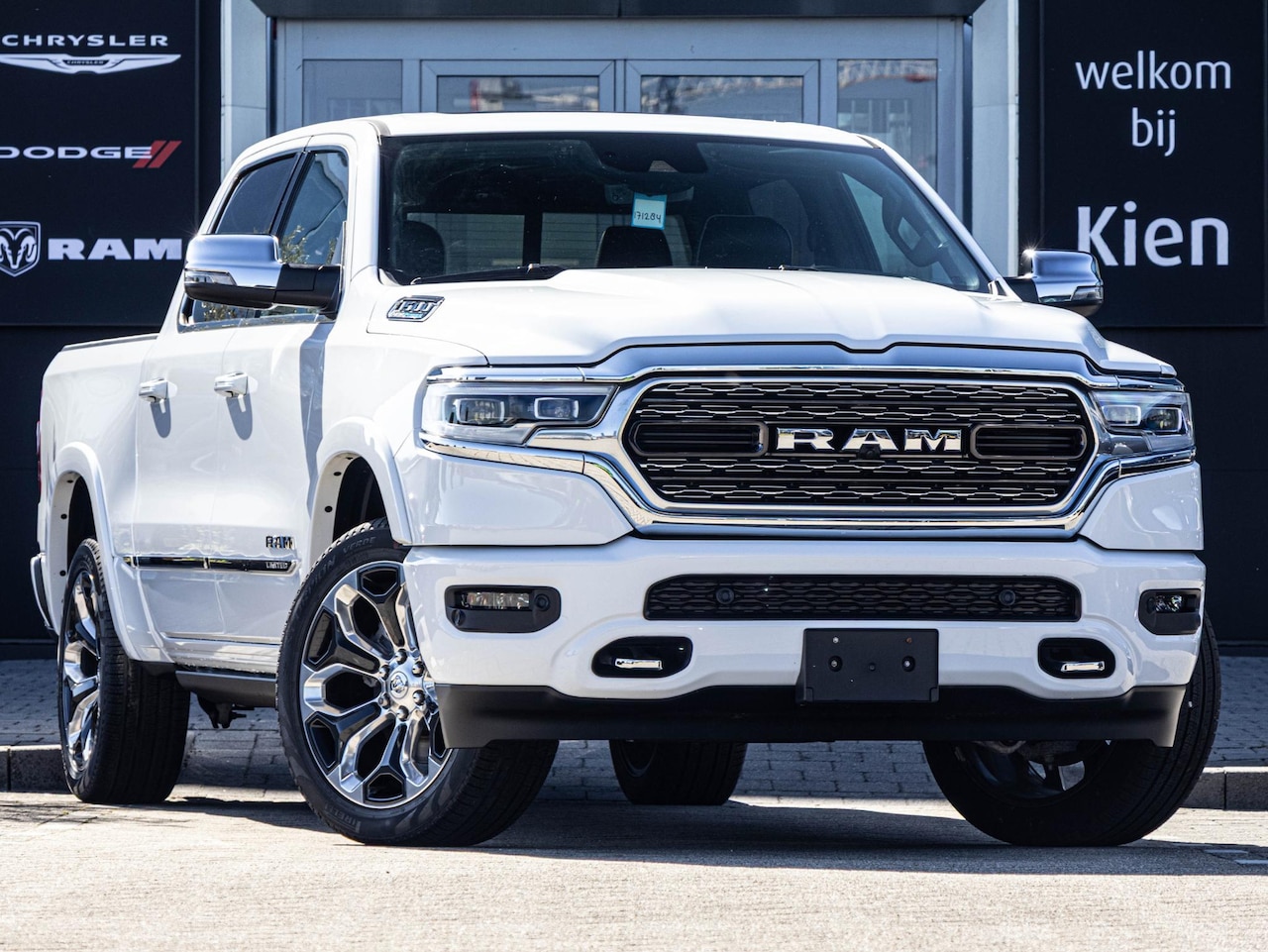 Dodge Ram 1500 - 5.7 V8 4x4 Crew Cab Limited | Pano | elektrische treeplanken | 360 Camera | - AutoWereld.nl