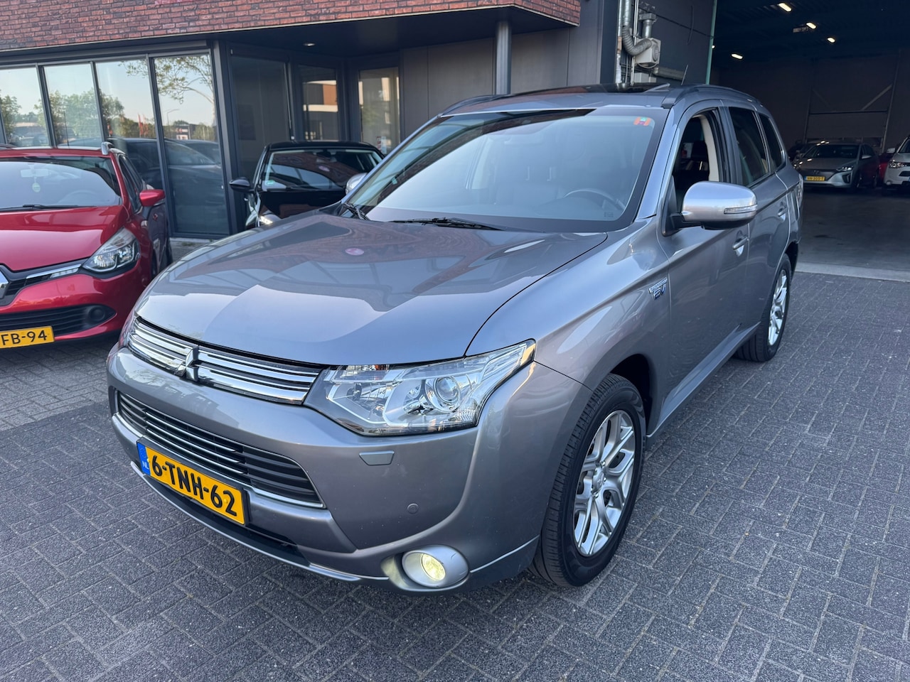 Mitsubishi Outlander - 2.0 PHEV Instyle+ XENON DAK LEDER CRUISE VOL ORIG NL NAP - AutoWereld.nl