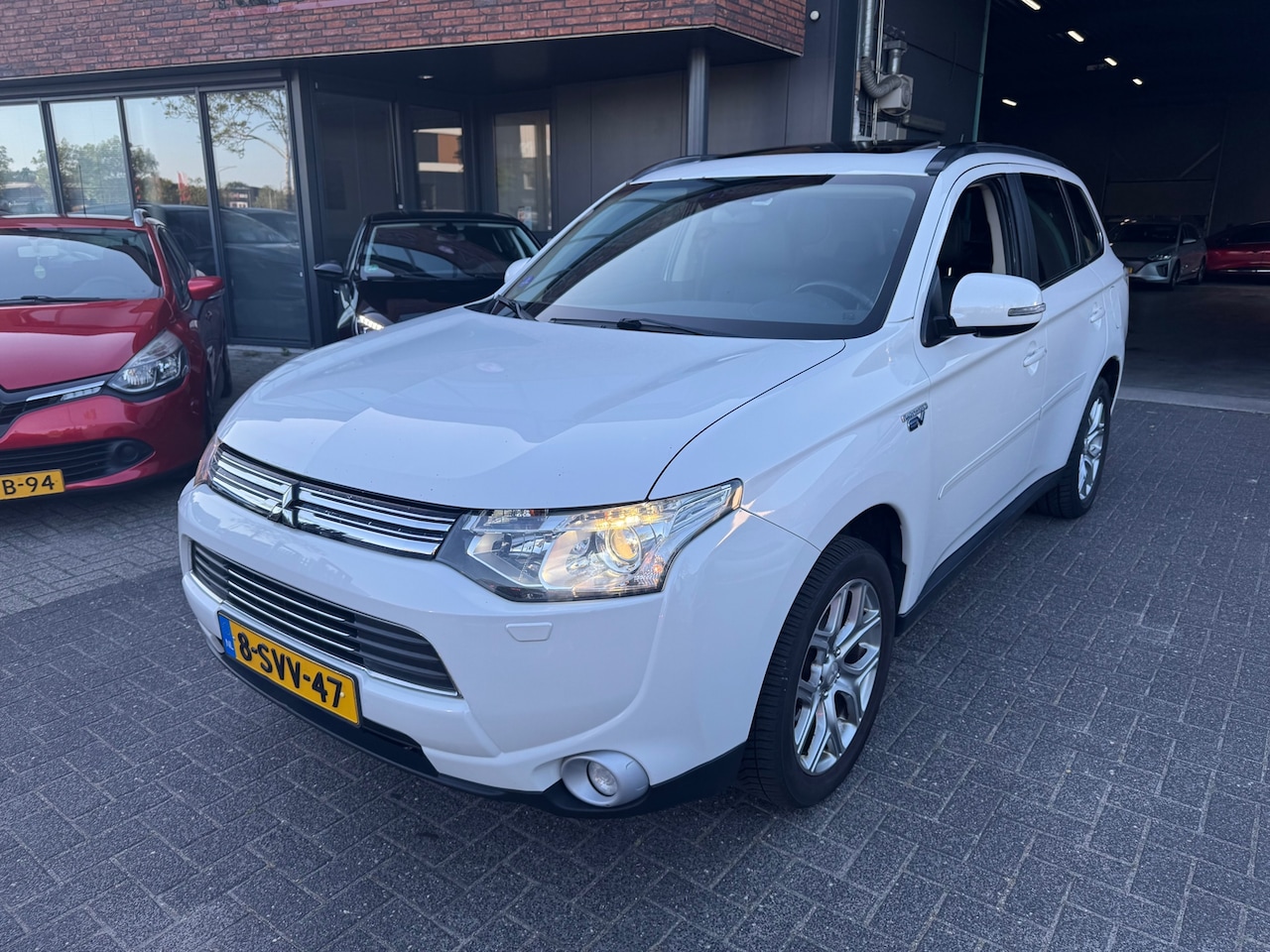Mitsubishi Outlander - 2.0 PHEV Instyle+ XENON DAK LEDER CRUISE VOL ORIG NL NAP - AutoWereld.nl