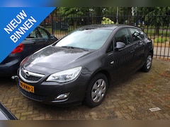 Opel Astra - 1.4 VERSNELLINGSBAK VAST, DEFECT