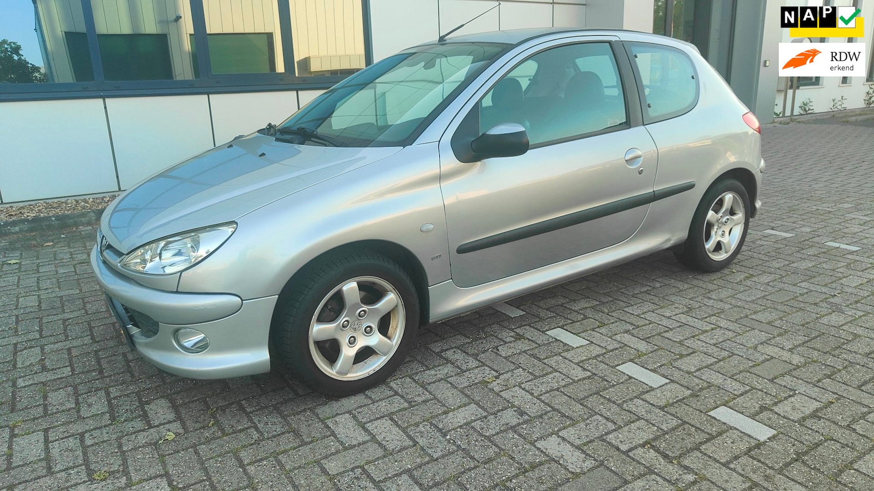 Peugeot 206 - 2.0-16V GTI 2.0-16V GTI - AutoWereld.nl