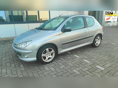 Peugeot 206 - 2.0-16V GTI