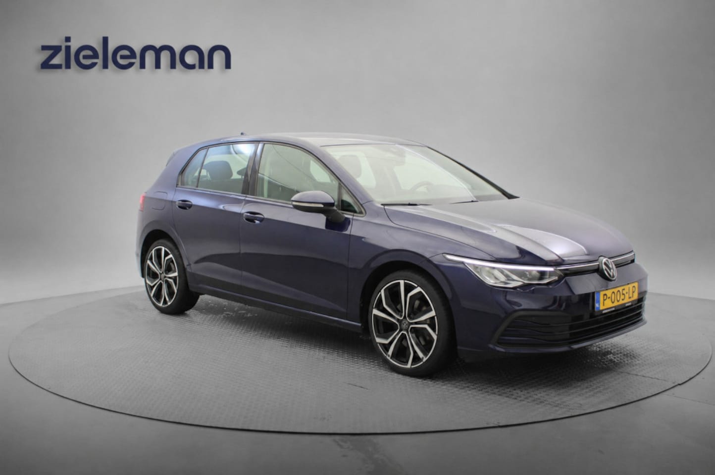 Volkswagen Golf - 1.0 TSI - Digitaal Cockpit, Carplay, Adapt. Cruise - AutoWereld.nl