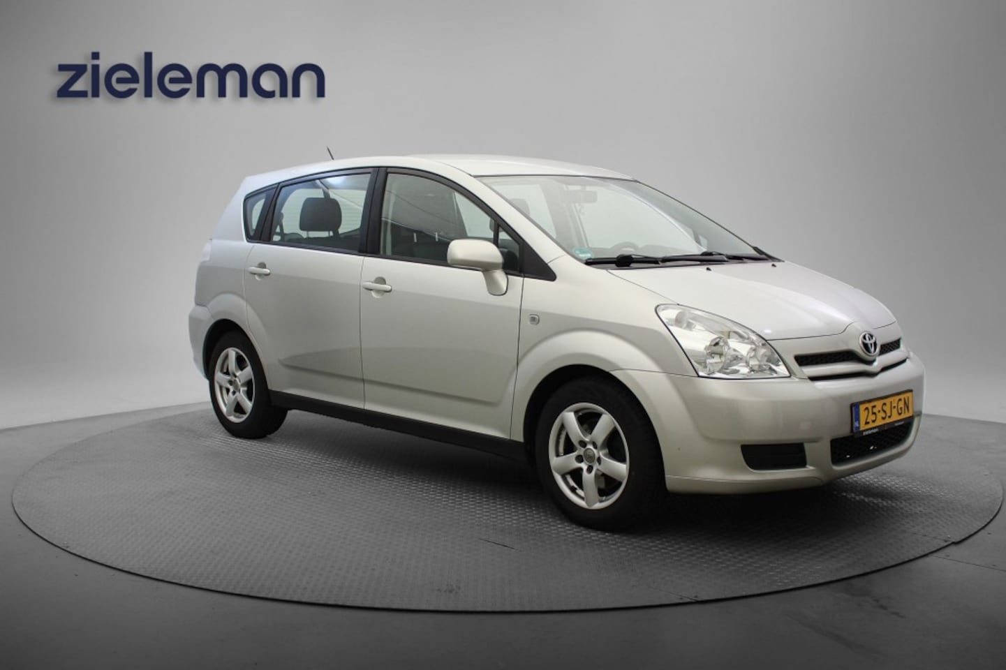 Toyota Verso - 1.6 VVT-i Terra - Airco, Trekhaak - AutoWereld.nl