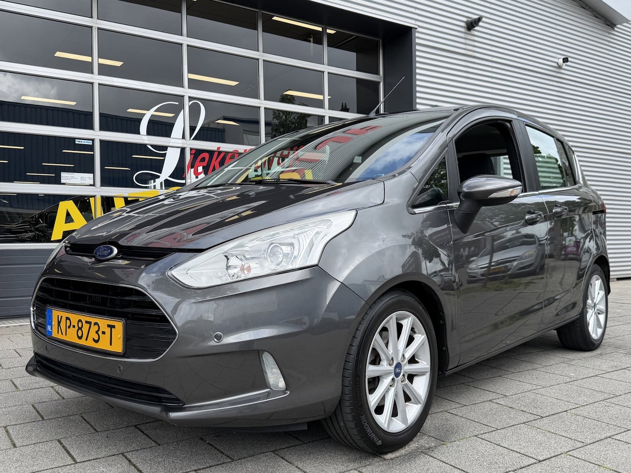 Ford B-Max - 1.0 EcoBoost Titanium - Navigatie I Airco I Achteruitrij camera I PDC I LED I Sport velgen - AutoWereld.nl