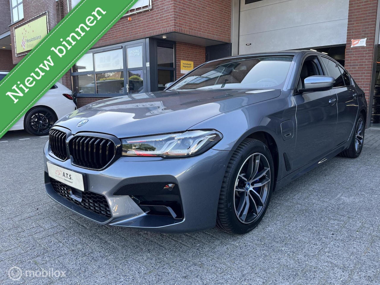 BMW 5-serie - 520e M-PAKKET*ACC*MASAGE*CAMERA*CARPLAY*LED* - AutoWereld.nl