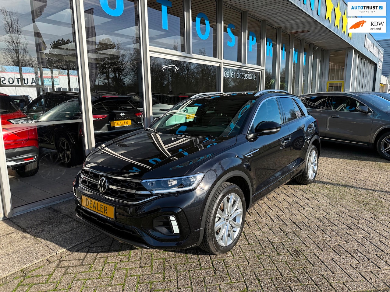 Volkswagen T-Roc - 1.5 TSI R-Line Edition 150PK / LED KOPLAMPEN / ACHTERUITRIJCAMERA / CARPLAY - AutoWereld.nl