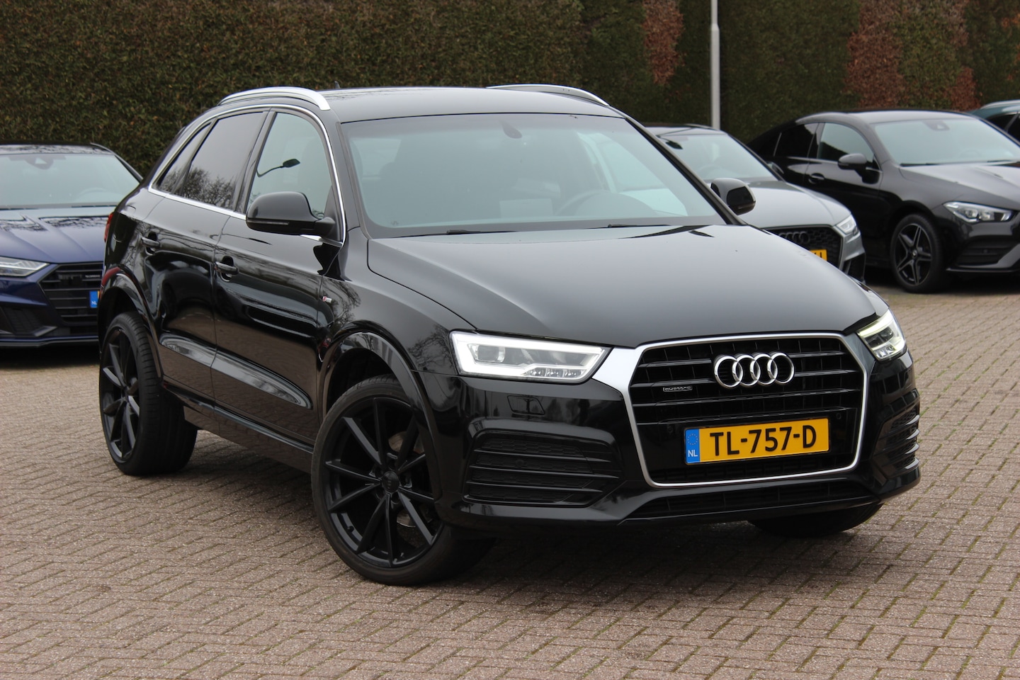 Audi Q3 - 2.0 TFSI quattro Design Pro Line Plus / Leder&Alcantara / Parkeerhulp V+A / Keyless / 20'' - AutoWereld.nl