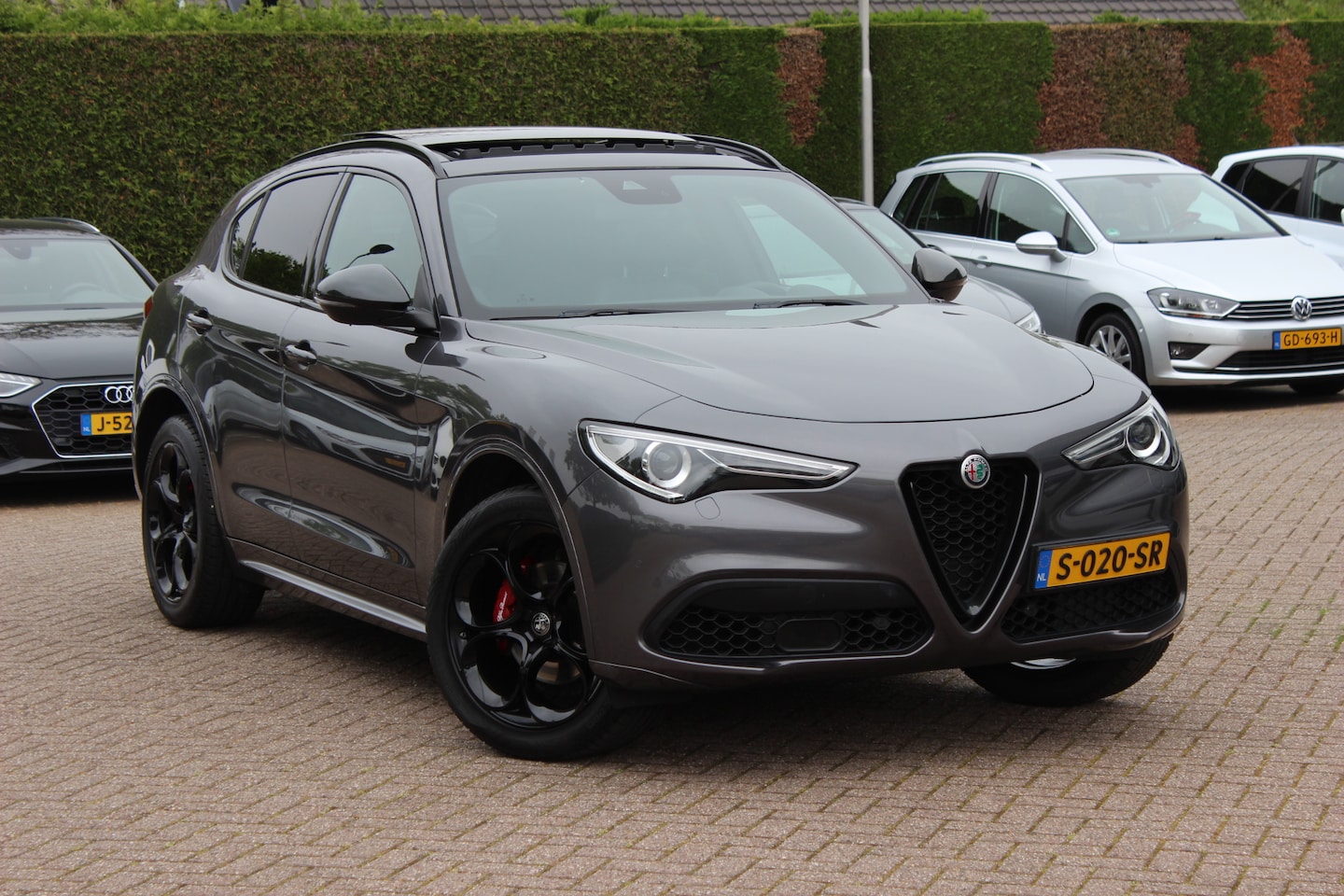 Alfa Romeo Stelvio - 2.0 T AWD Super / Panoramadak / Camera / Leder / 19'' / CarPlay / Navigatie / Stoel+Stuurv - AutoWereld.nl