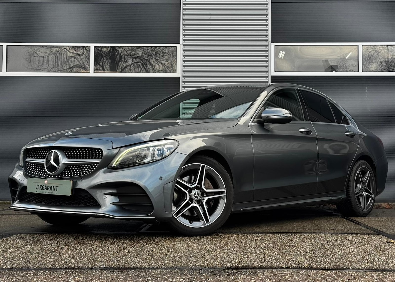 Mercedes-Benz C-klasse - 180 Business Solution AMG |Stoelverw. |Sfeer |Camera |Multibeam LED - AutoWereld.nl