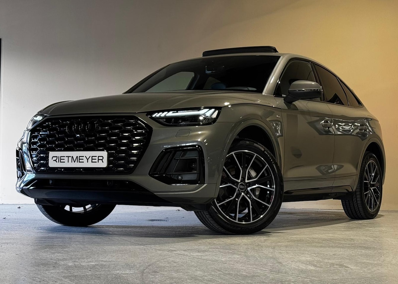 Audi Q5 Sportback - 55 TFSI e S edition Competition |RS zetels |Pano |Gevlakt stuur |Trekhaak |Memory |Matrix - AutoWereld.nl