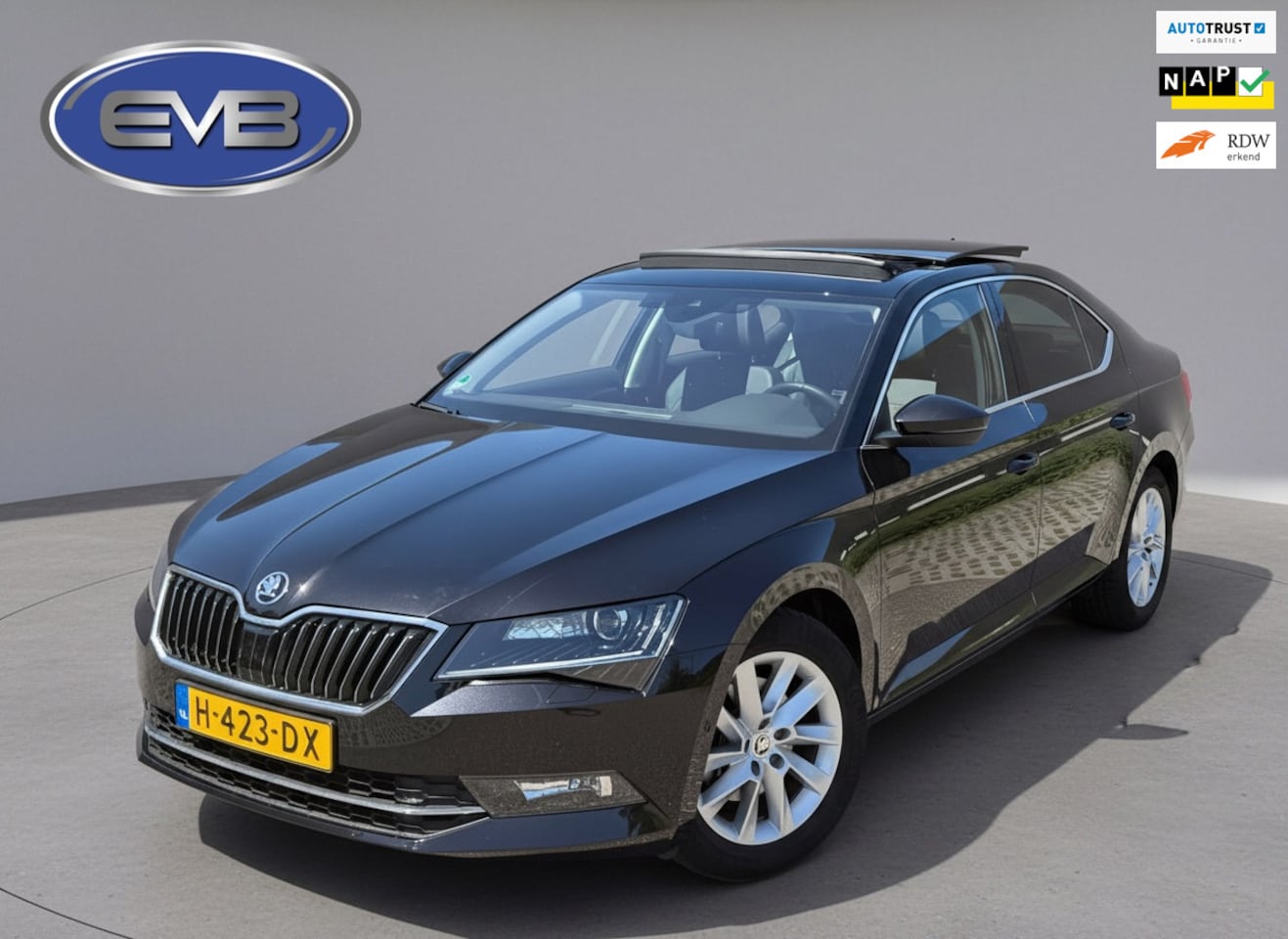 Skoda Superb - 1.5 TSI ACT Style Business 1.5 TSI ACT Style Business, LET OP: 18000 km! Origineel NL auto met nap, panoramadak, lede - AutoWereld.nl