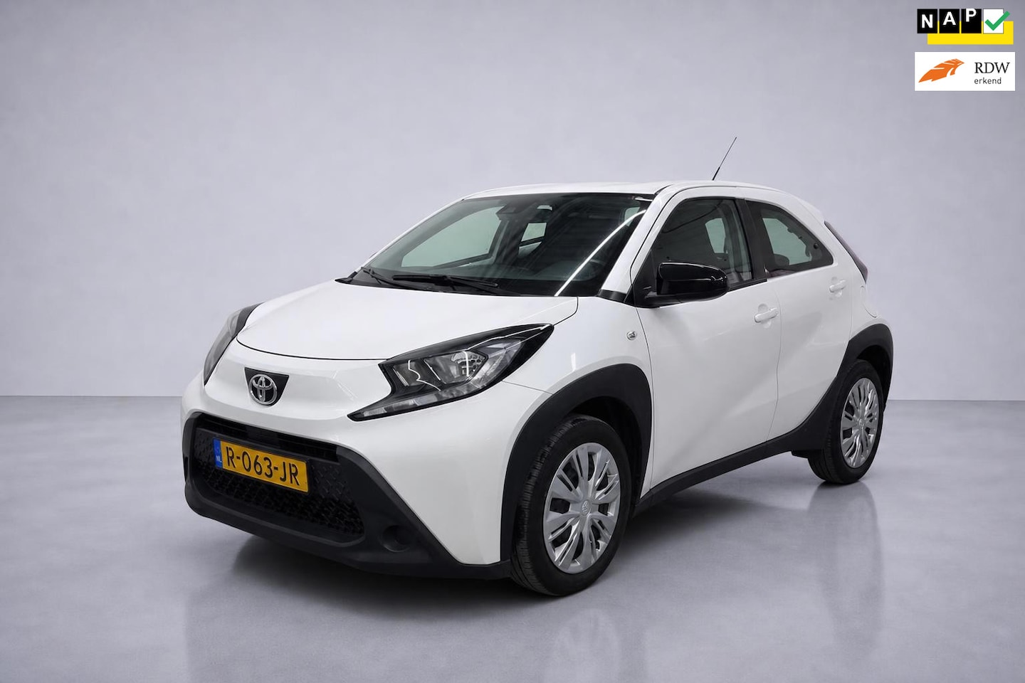 Toyota Aygo X - 1.0 VVT-i MT play 1.0 VVT-i MT Play - AutoWereld.nl