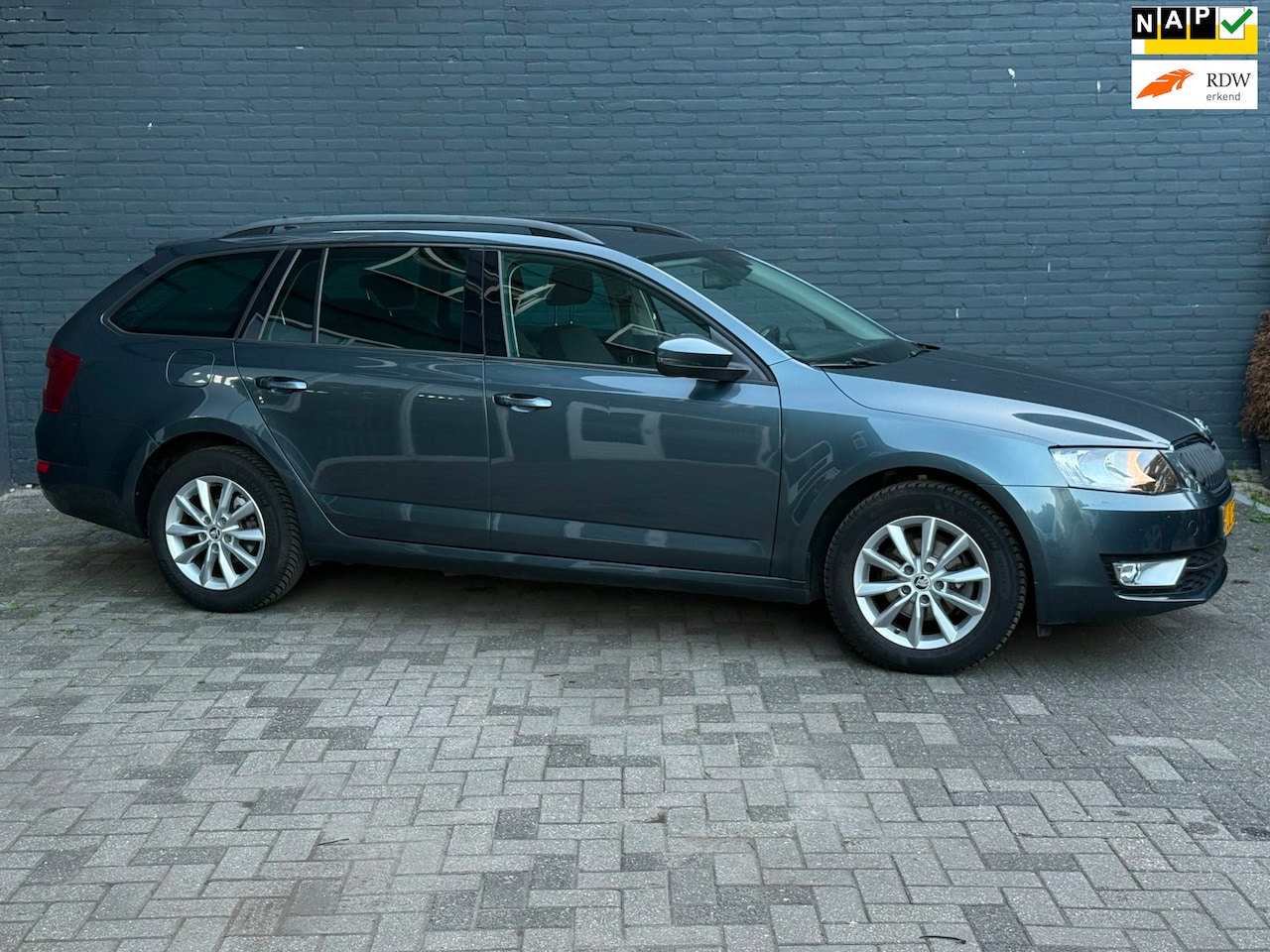 Skoda Octavia Combi - 1.2 TSI Greentech Ambition Businessline Automaat 3de Eigenaar Nw APK NAP - AutoWereld.nl