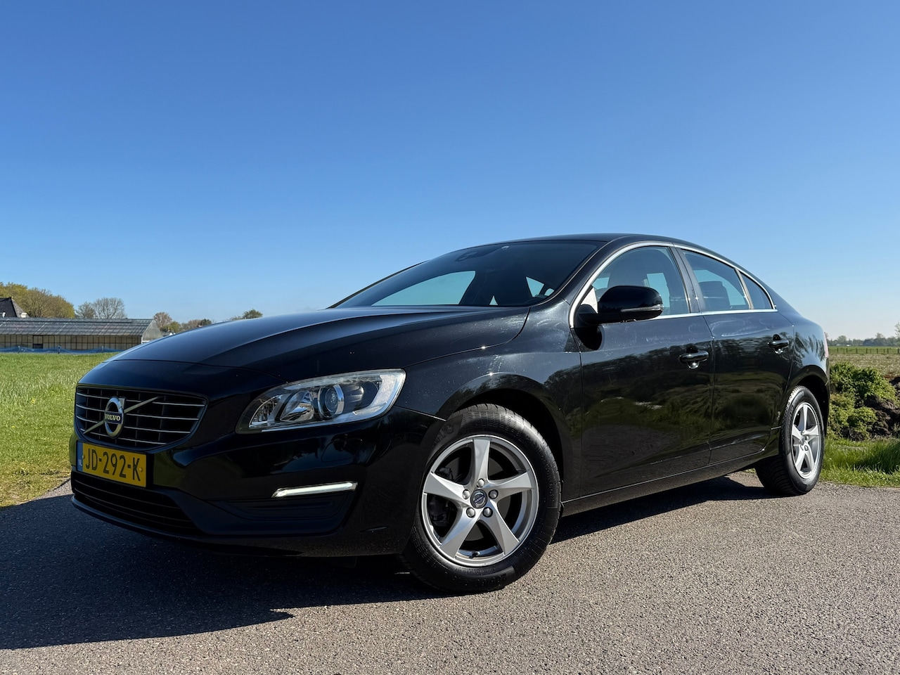 Volvo S60 - 2.0 D2 Nordic+ Clima Navigatie Stoelverwarming Dealer Onderhouden 1ste Eigenaar Trekhaak 6 - AutoWereld.nl
