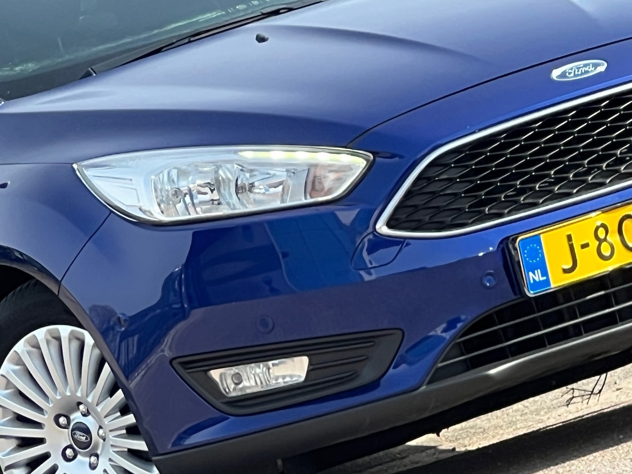Ford Focus Wagon - 1.0 Titanium - Deep Impact Blue - Stoel/Stuur/Voorraam verwarming - AutoWereld.nl