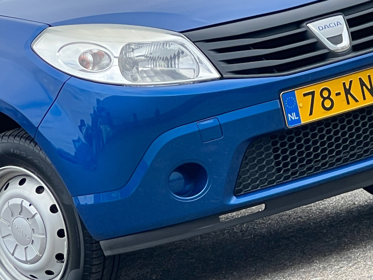 Dacia Sandero - 1.2 Laureate - Bleu Navy - Suuuuuper weinig kilometers - AutoWereld.nl