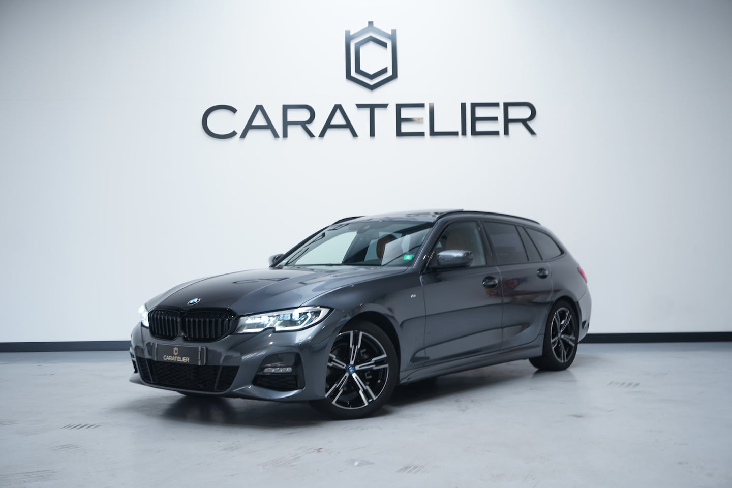 BMW 3-serie Touring - 318i High Executive / Trekhaak / Pano / M-pakket - AutoWereld.nl