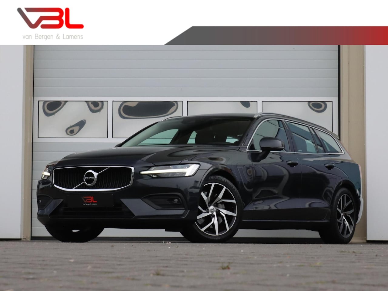 Volvo V60 - 2.0 T5 250PK Momentum | Trekhaak | Apple Carplay | BTW auto - AutoWereld.nl