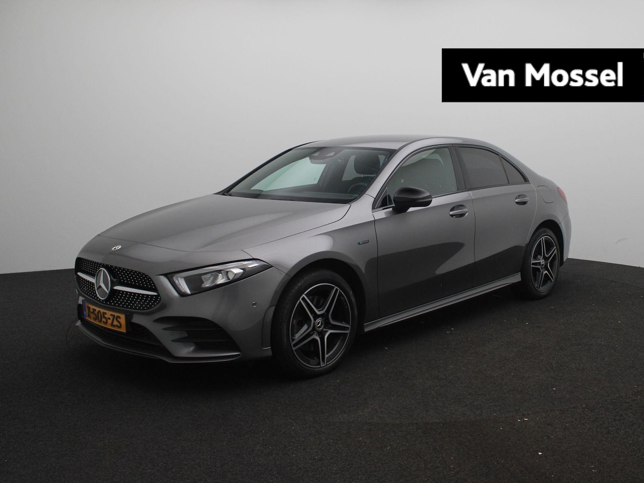 Mercedes-Benz A-klasse - 250 e Premium Plus | Climate Control | Sfeerverlichting | Achteruitrijcamera | Apple Carpl - AutoWereld.nl