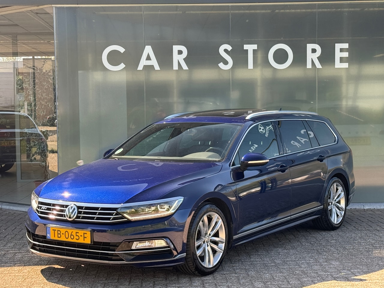 Volkswagen Passat Variant - 1.4 TSI DSG Highline R-Line Pano|LED|PDC|Virtual - AutoWereld.nl