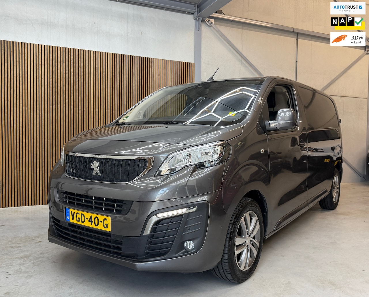 Peugeot Expert - 2.0 BlueHDI 120 Standard Asphalt 2.0 BlueHDI 120 Standard Asphalt - AutoWereld.nl
