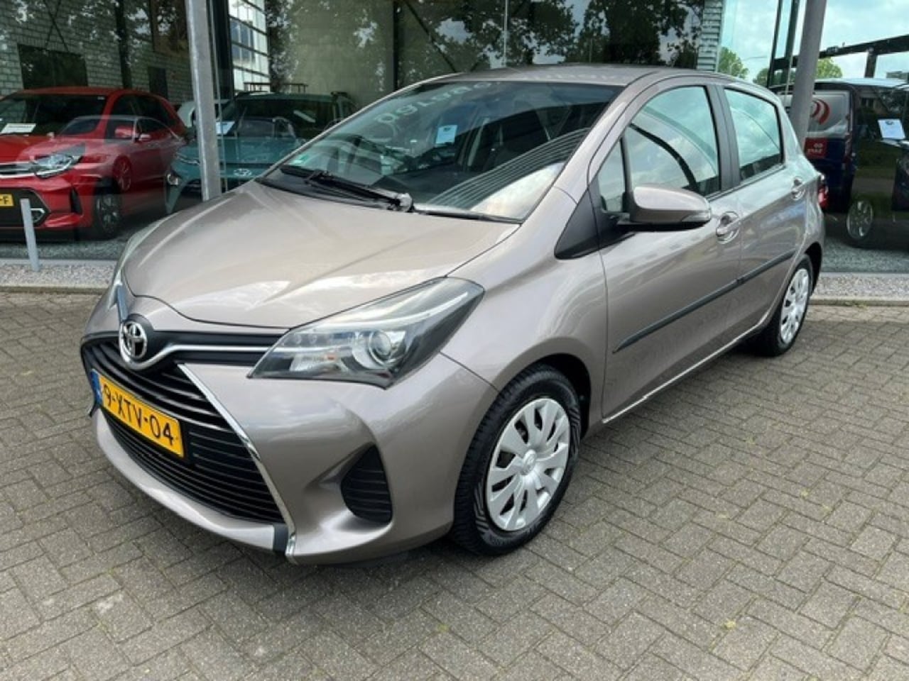 Toyota Yaris - 1.3 VVT-i ASPIRATION AUTOMAAT AIRCO CAMERA - AutoWereld.nl