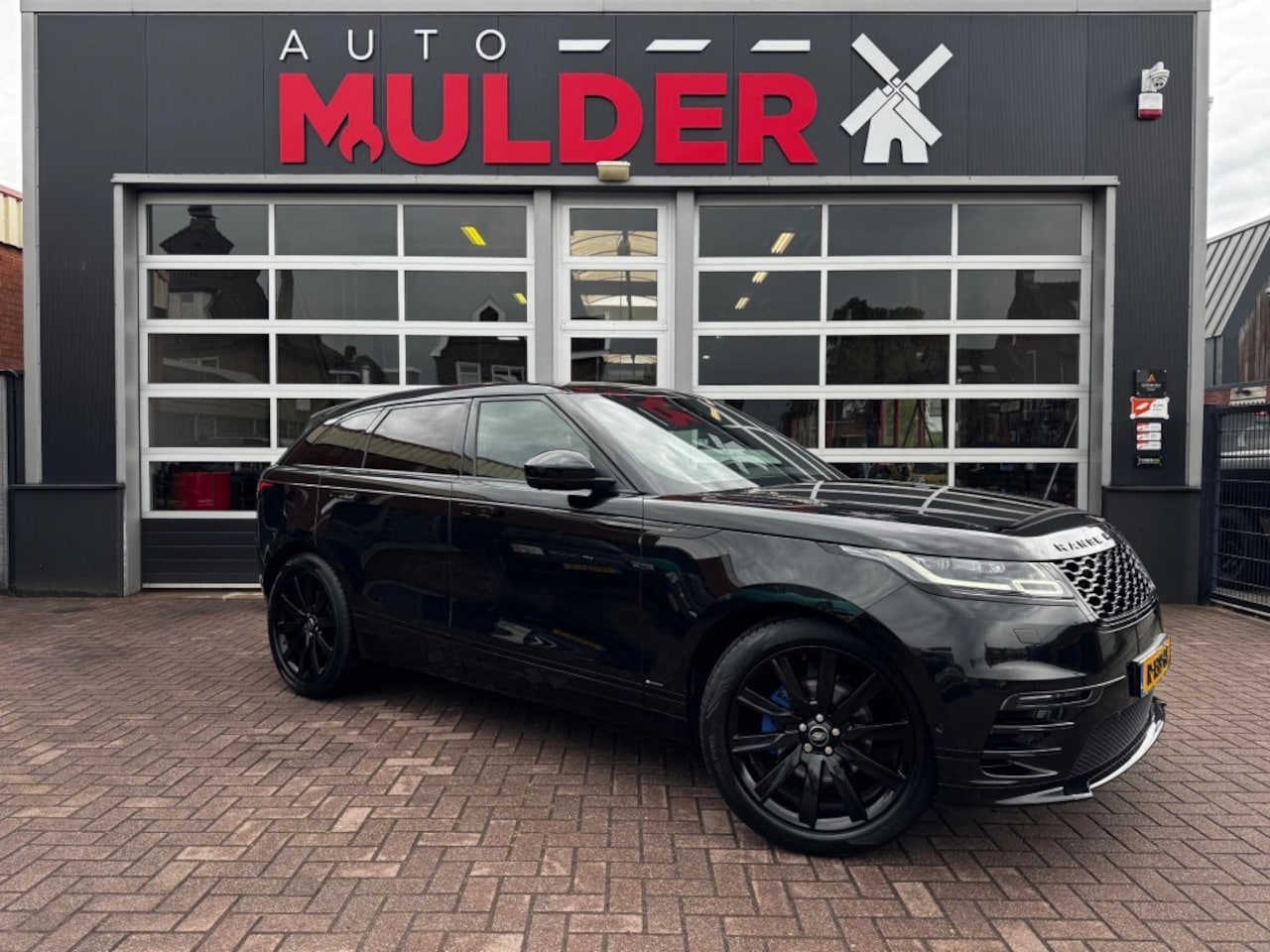 Land Rover Range Rover Velar - 2.0 I4 AWD R-DYNAMIC HSE / TREKHAAK / NIEUWE FABRIEKS-MOTOR + TURBOS 26K EURO! / CARPLAY / - AutoWereld.nl