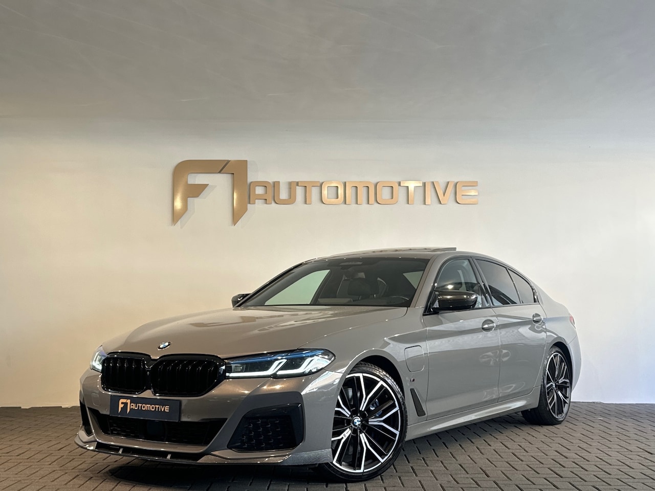 BMW 5-serie - 545e xDrive High Executive Pano|Memory|H/K|HuD - AutoWereld.nl