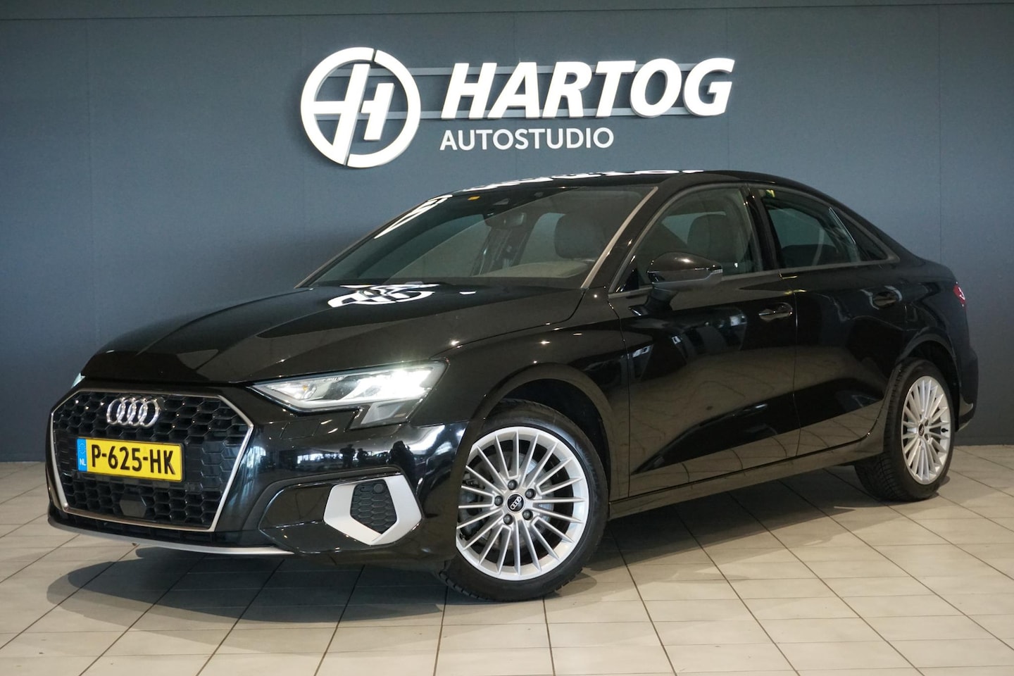 Audi A3 Limousine - 30 TFSI Business edition + STOELVERWARMING / KEYLESS - AutoWereld.nl