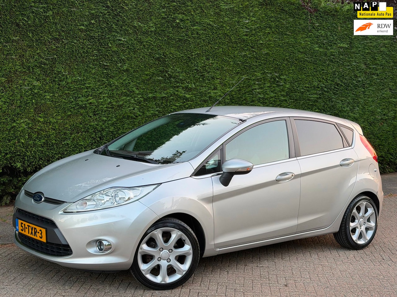 Ford Fiesta - 1.6 TDCi AIRCO KOUD/LEER/STOELVERWARMING/AUX/PDC - AutoWereld.nl