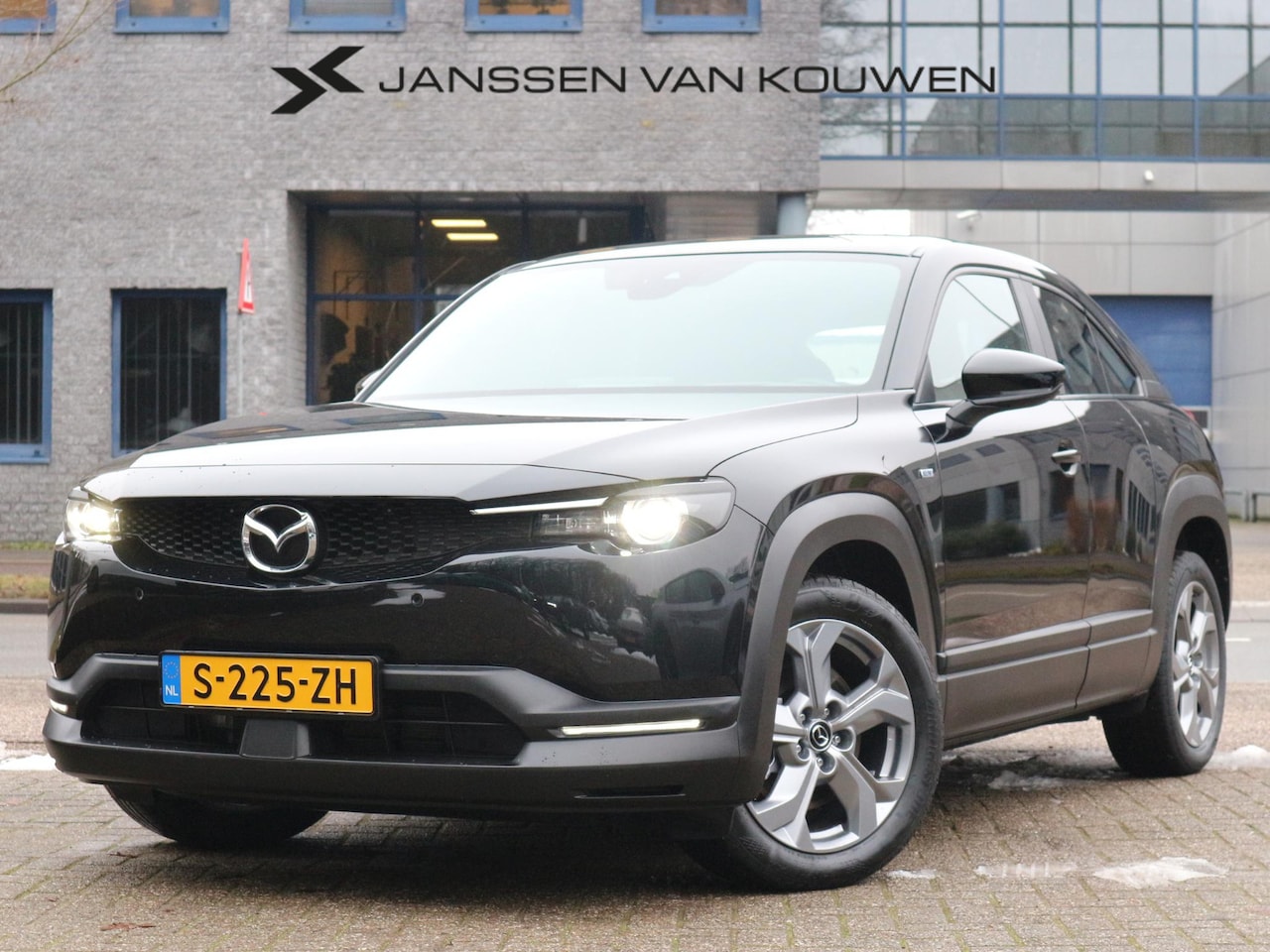 Mazda MX-30 - e-SkyActiv EV 145 Exclusive-line 36 kWh / Camera / Navigatie / Keyless - AutoWereld.nl