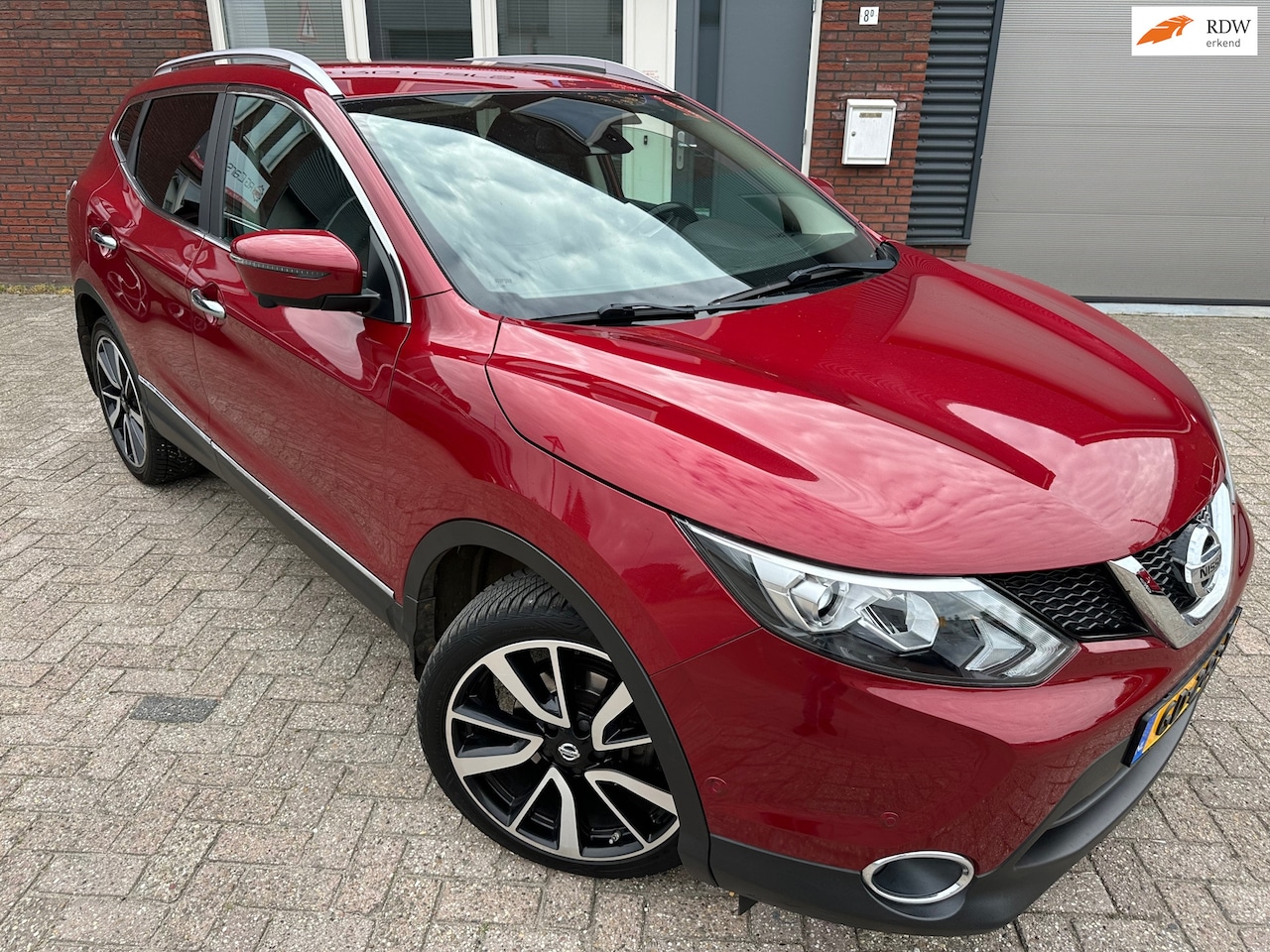 Nissan Qashqai - 1.2 Tekna / Leder / Navi / 360 Camera / PDC / LM / AUT - AutoWereld.nl