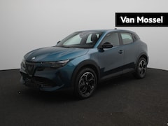 Alfa Romeo Junior - Elettrica 54 kWh | Apple Carplay/Android Auto | Climate control | 18" Lichtmetalen velgen