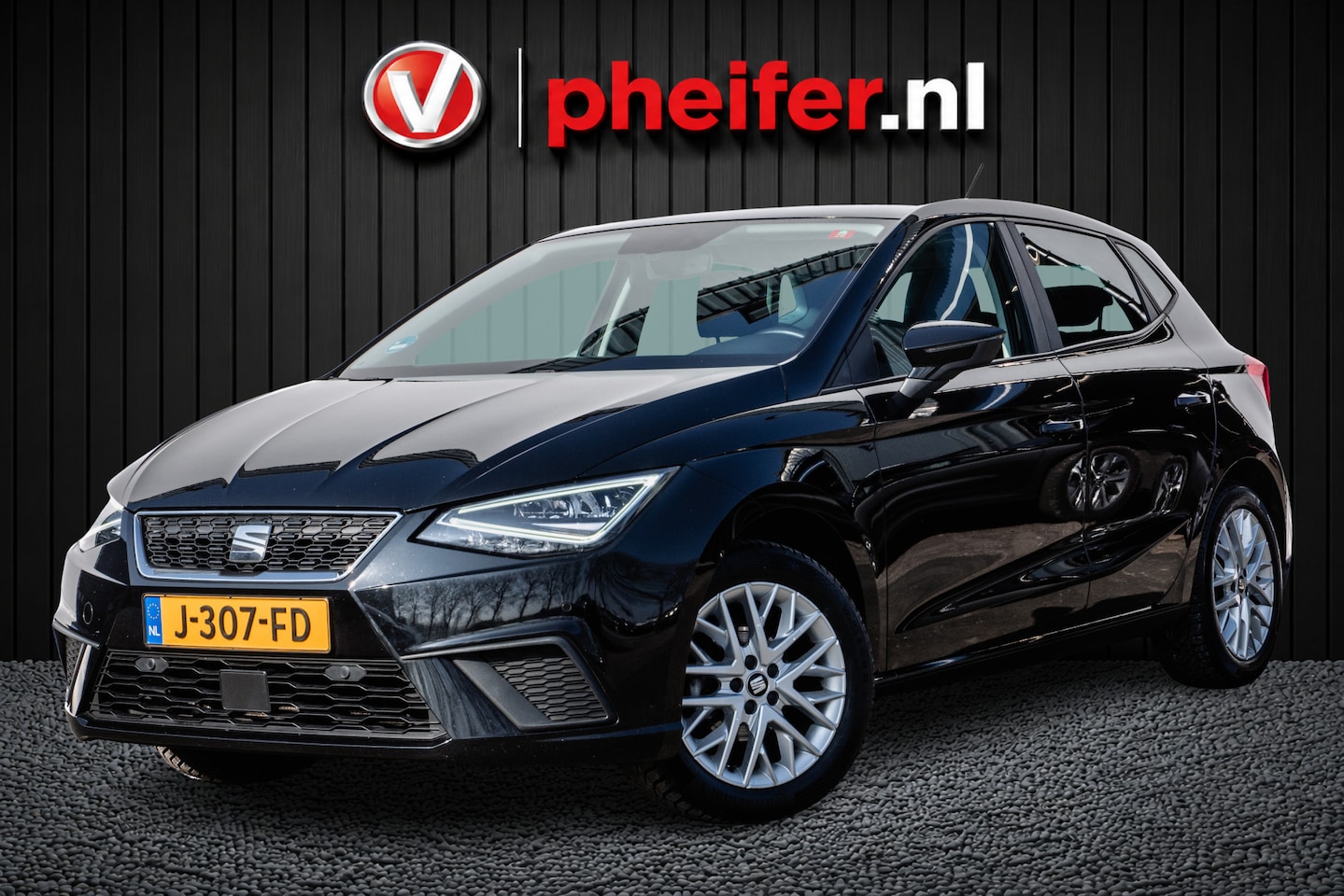 SEAT Ibiza - 1.0 TSI Style Business Intense Trekhaak/ Camera/ Climate control/ Navigatie/ Full Led/ 16" - AutoWereld.nl
