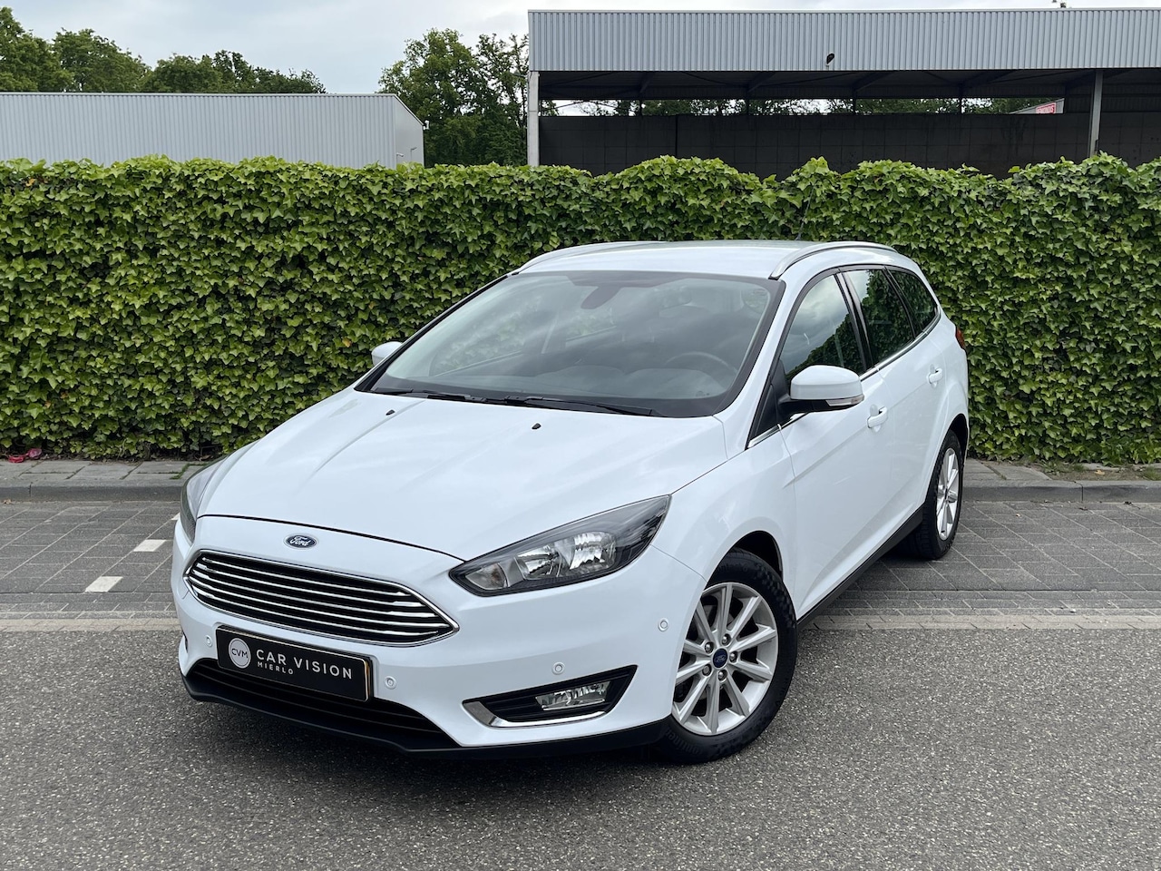 Ford Focus Wagon - 1.0 Titanium * Navi * Nieuwe Distr. * Garantie - AutoWereld.nl